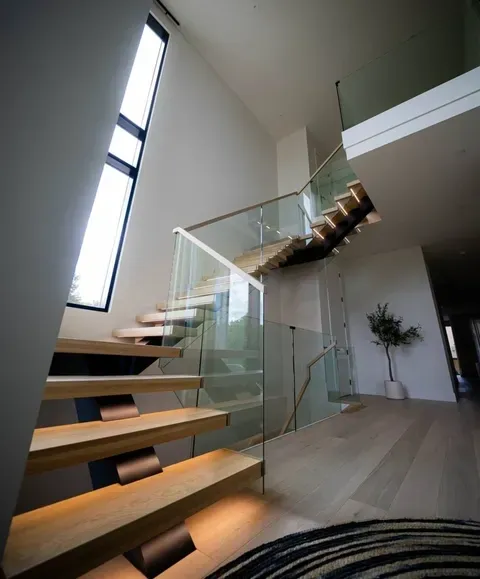 Glass Tread Cantilevered Systems in Palm Beach, FL